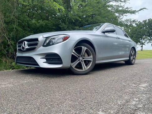 Used 2017 Mercedes-Benz E 300 4MATIC image 1