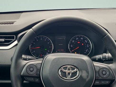 Used 2020 Toyota RAV4 XLE Premium FWD image 23