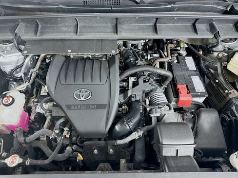 Used 2024 Toyota Highlander LE image 35