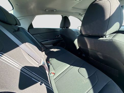Certified 2025 Hyundai Elantra SEL FWD image 27