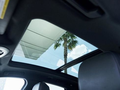 Used 2024 Porsche Macan image 19