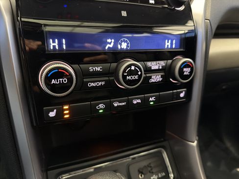 Used 2021 Subaru Ascent Limited w/ Technology Package image 23