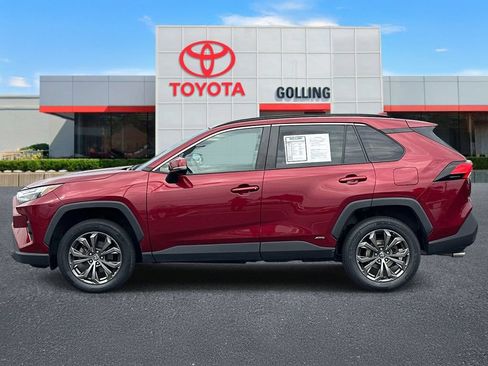 Used 2022 Toyota RAV4 XLE Premium AWD/4WD image 2