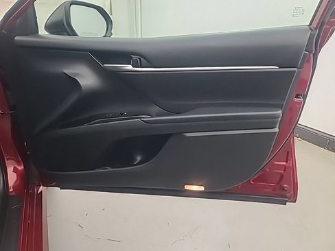 Used 2019 Toyota Camry LE FWD image 12