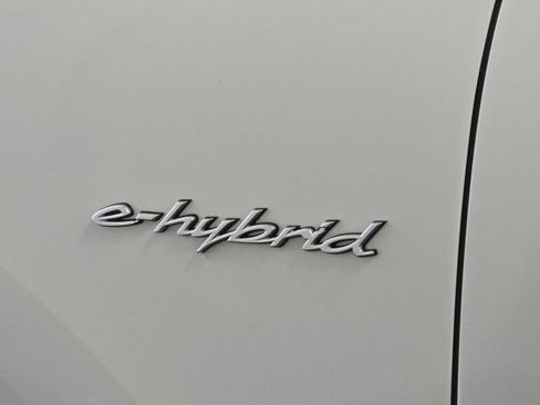 Certified 2025 Porsche Cayenne E-Hybrid Coupe AWD/4WD image 35