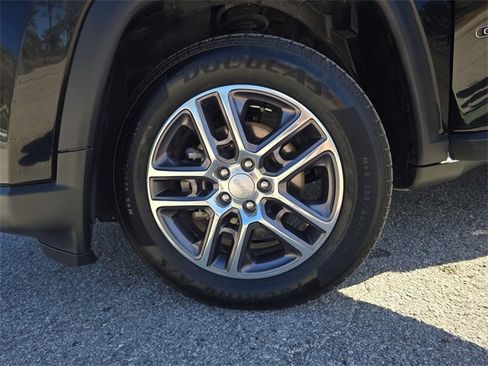 Used 2020 Jeep Compass Latitude image 27