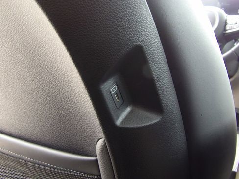 Used 2026 Kia Carnival LXS FWD image 24
