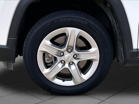 Used 2023 Jeep Compass Latitude AWD/4WD image 8