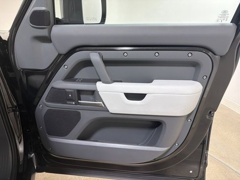 New 2026 Land Rover Defender 110 X-Dynamic SE image 23