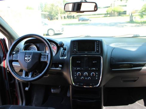 Used 2018 Dodge Grand Caravan SE FWD image 20