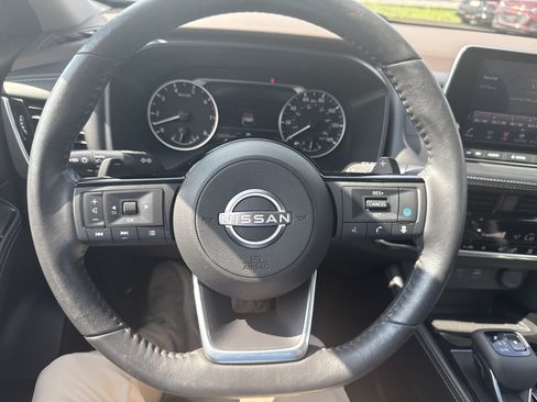 Used 2023 Nissan Rogue SL AWD/4WD image 18
