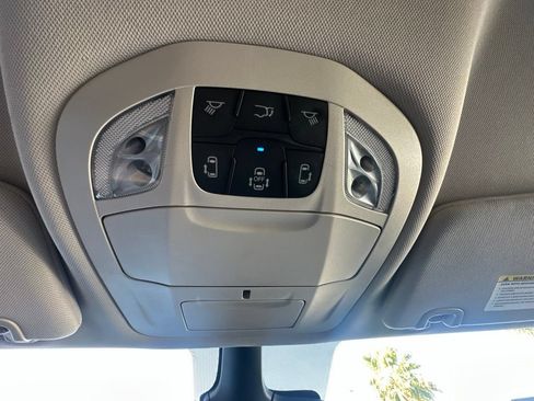 Used 2024 Chrysler Pacifica Touring-L FWD image 36