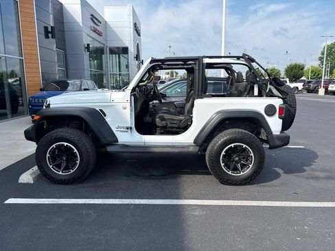 Used 2018 Jeep Wrangler Sport AWD/4WD image 3