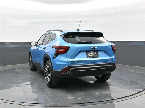 Certified 2025 Chevrolet Trax RS w/ Sunroof Package image 9