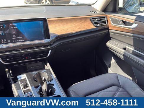 Used 2024 Volkswagen Atlas SE w/ Black Wheel Package FWD image 29