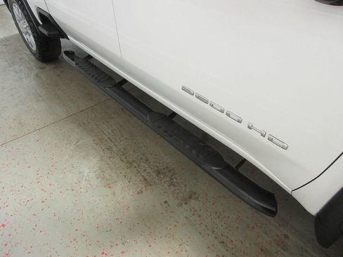 Used 2021 GMC Sierra 2500 SLT w/ SLT Preferred Package image 12