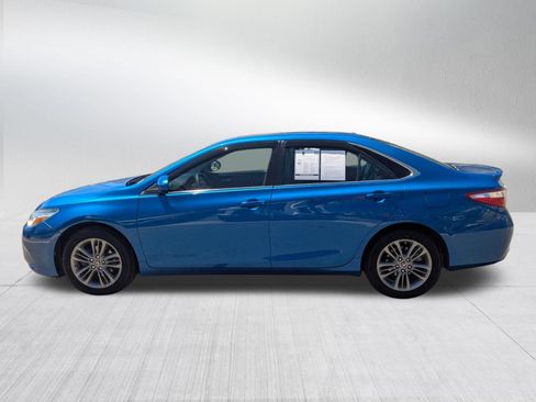 Used 2017 Toyota Camry SE w/ Moonroof Package FWD image 2