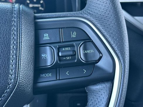 Used 2025 Toyota Tundra Limited AWD/4WD image 27
