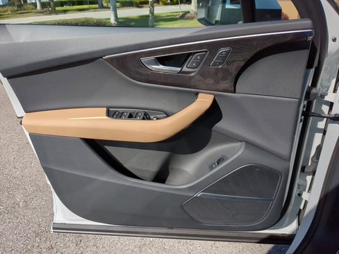 Used 2025 Audi Q7 2.0T Premium w/ Convenience Plus Package image 17