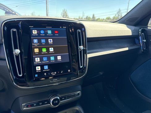 Used 2023 Volvo C40 P8 Recharge Ultimate image 23