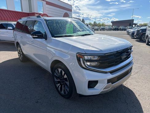 Used 2025 Ford Expedition Max Platinum w/ Driver's Package AWD/4WD image 2
