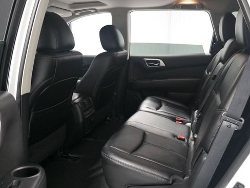Used 2015 Nissan Pathfinder Platinum w/ Cargo Package image 12