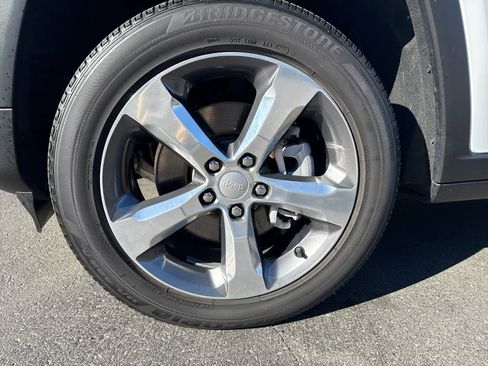 Used 2022 Jeep Grand Cherokee L Limited image 9