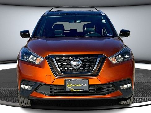 Used 2019 Nissan Kicks SR w/ SR Premium Package image 2