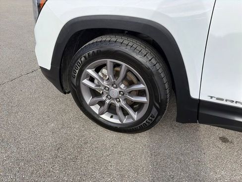 Used 2023 GMC Terrain SLT image 42