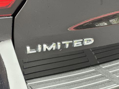 Used 2024 Ford Expedition Limited image 7