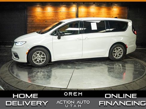 Used 2024 Chrysler Pacifica Touring-L FWD image 1