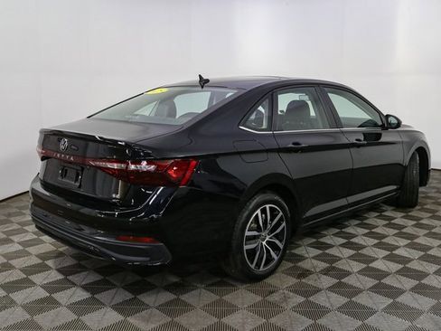 Used 2025 Volkswagen Jetta SE image 11