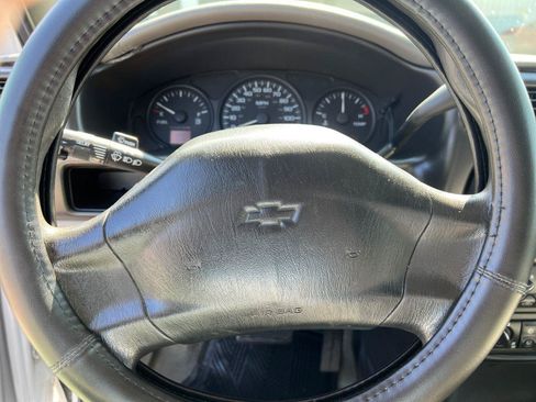 Used 2004 Chevrolet Venture LS w/ Easy Order Package FWD image 27