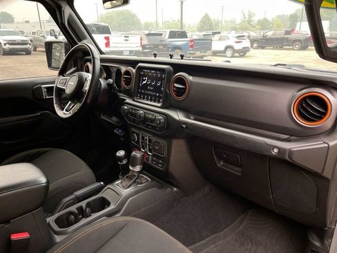 Used 2023 Jeep Gladiator Mojave w/ LED Lighting Group AWD/4WD image 30
