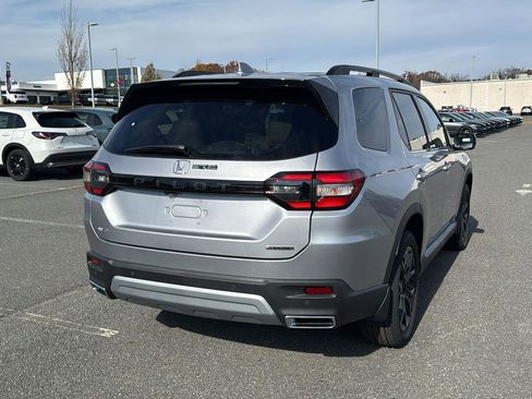New 2025 Honda Pilot Touring image 6