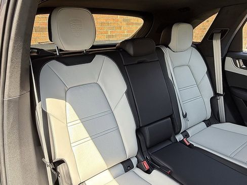 New 2025 Porsche Cayenne GTS image 19