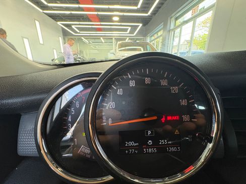 Used 2021 MINI Cooper 2-Door Hardtop FWD image 6