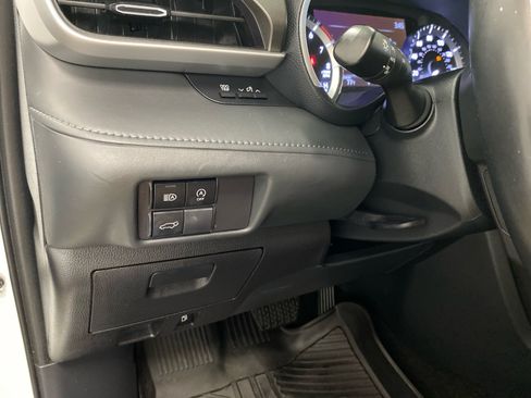Used 2023 Toyota Highlander XLE AWD/4WD image 18