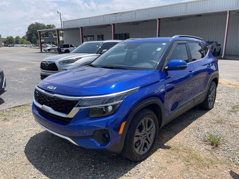 Used 2023 Kia Seltos S AWD/4WD image 3