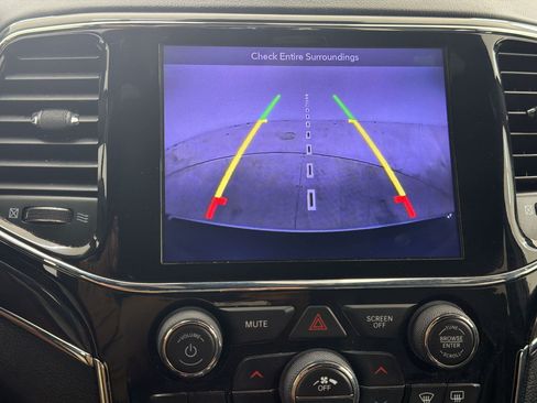 Used 2019 Jeep Grand Cherokee Overland AWD/4WD image 21