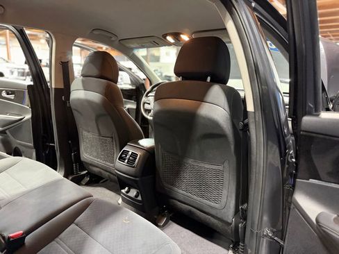 Used 2017 Kia Sorento LX image 23