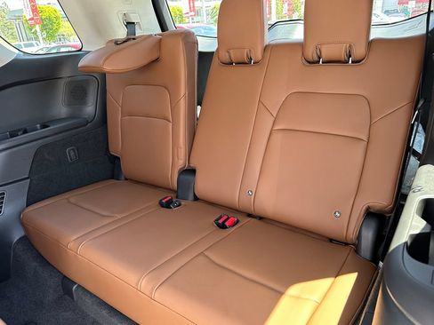 New 2026 Nissan Pathfinder Platinum AWD/4WD image 17