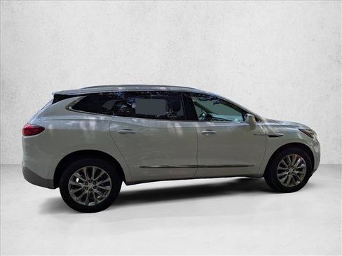 Used 2018 Buick Enclave Premium w/ Experience Buick Package FWD image 4