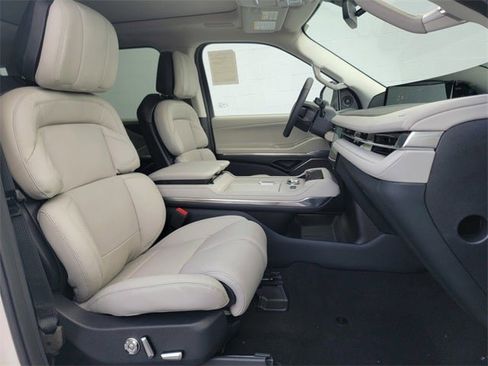 New 2025 Lincoln Navigator Reserve image 24