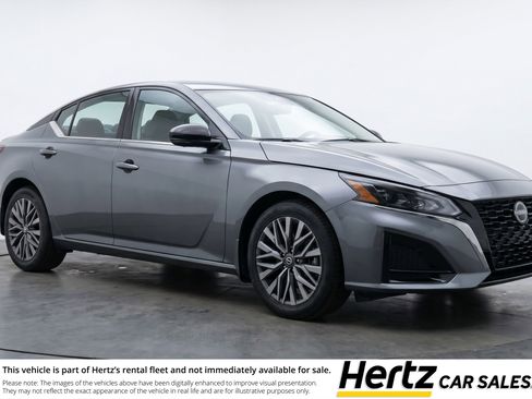 Used 2025 Nissan Altima 2.5 SV FWD image 1