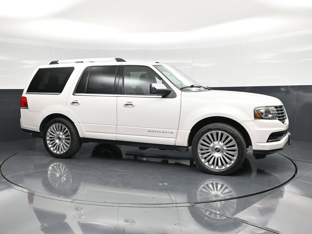 Used 2016 Lincoln Navigator Reserve AWD/4WD image 4