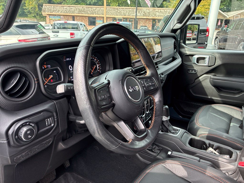 Used 2024 Jeep Gladiator Mojave w/ Technology Group AWD/4WD image 9