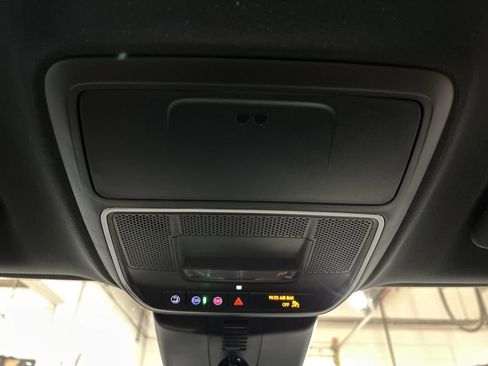 Used 2025 Chevrolet Traverse High Country AWD/4WD image 41