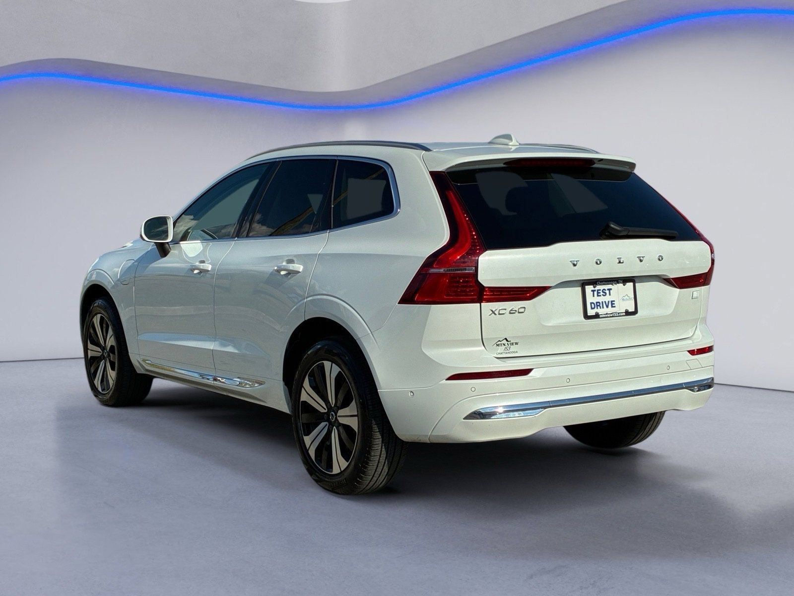 Used 2023 Volvo XC60 T8 Plus AWD/4WD image 3