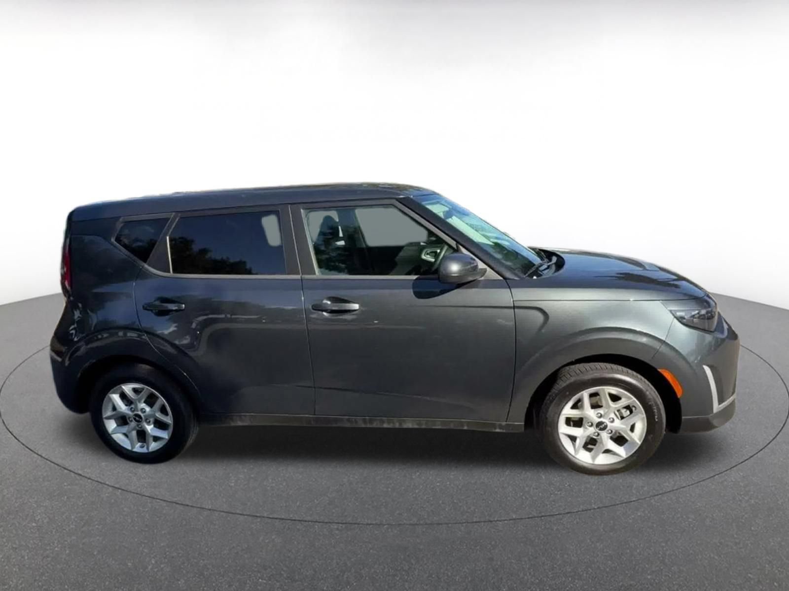 Used 2025 Kia Soul LX w/ LX Technology Package FWD image 15
